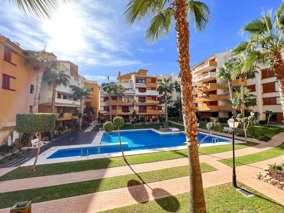 Olivia Sunny 2 Bedroom Apartament Punta Prima Torrevieja Dış mekan fotoğraf