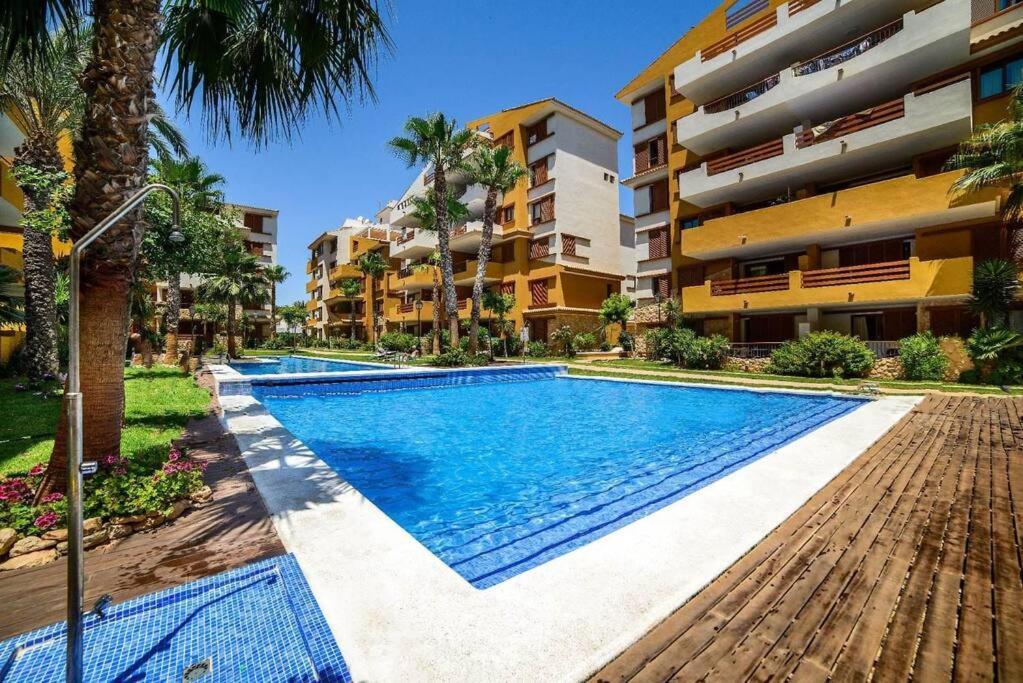 Olivia Sunny 2 Bedroom Apartament Punta Prima Torrevieja Dış mekan fotoğraf