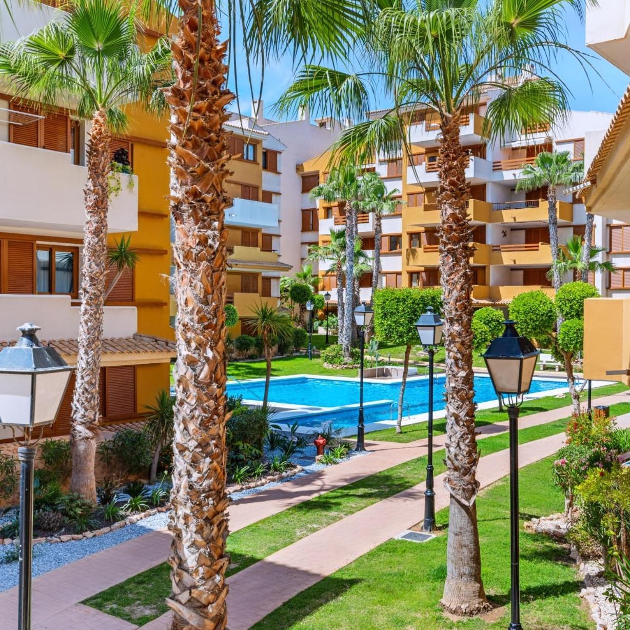 Olivia Sunny 2 Bedroom Apartament Punta Prima Torrevieja Dış mekan fotoğraf